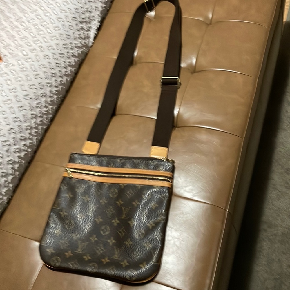 Authentic Louis Vuitton Crossbody/ Bosphore Pochette Monogram